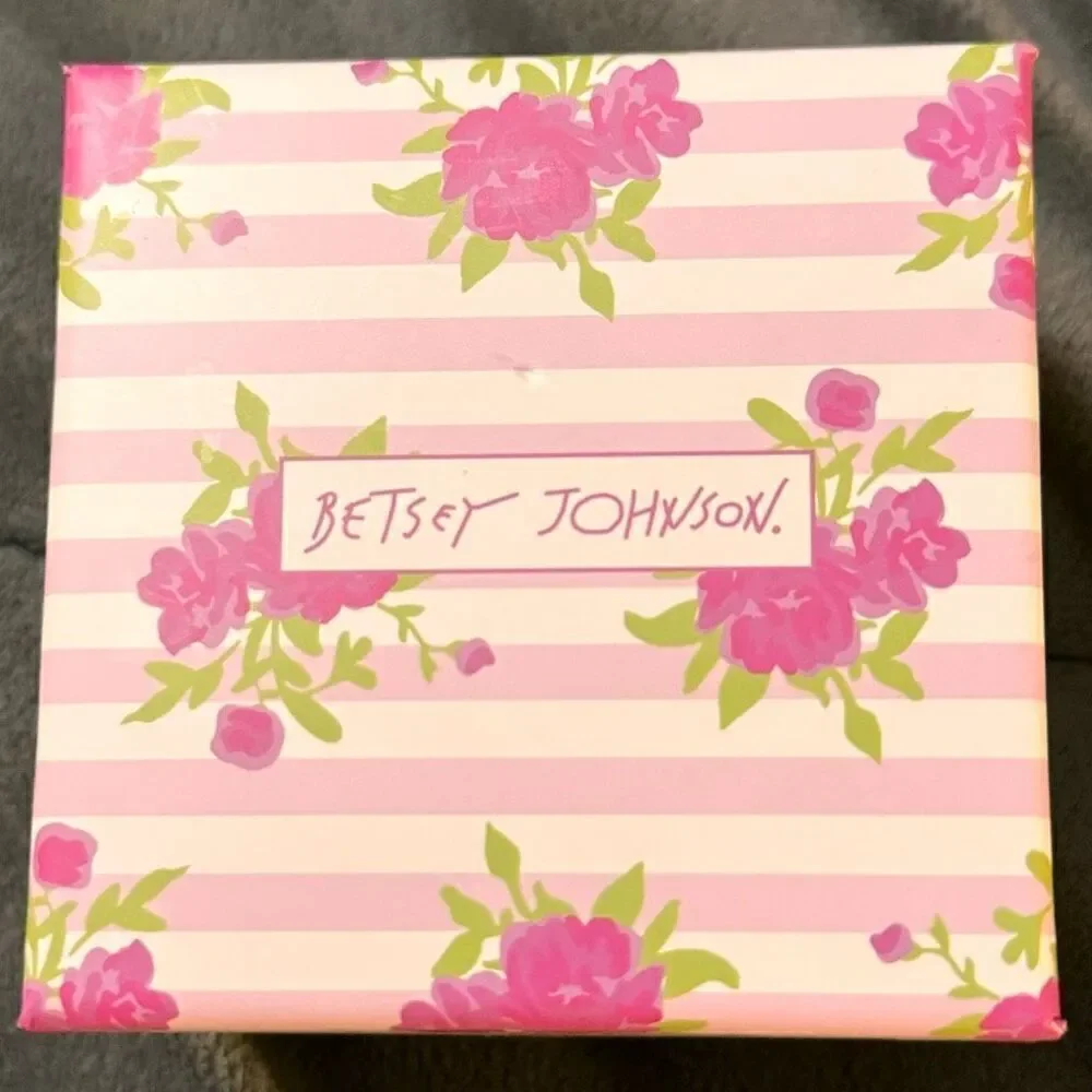 New in Box BETSEY JOHNSON Cupcakes Stud Earrings Pink White Rhinestones Dessert